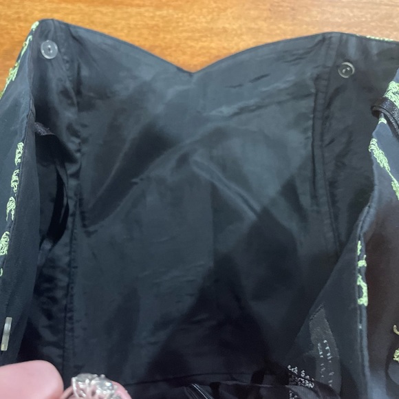 MICHELLE ANTONELLI BLACK W/GREEN EMBROIDERY SLEEVELESS 100 % SILK DRESS Sz-12 - Picture 2 of 9